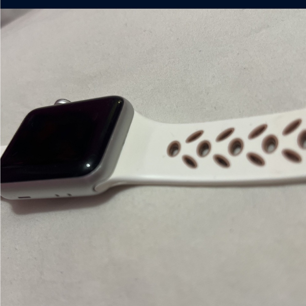 Apple Watch - Picture 3 of 3